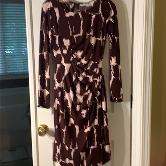 Stylish, waist slimming and flattering dress - Picture 1 of 5